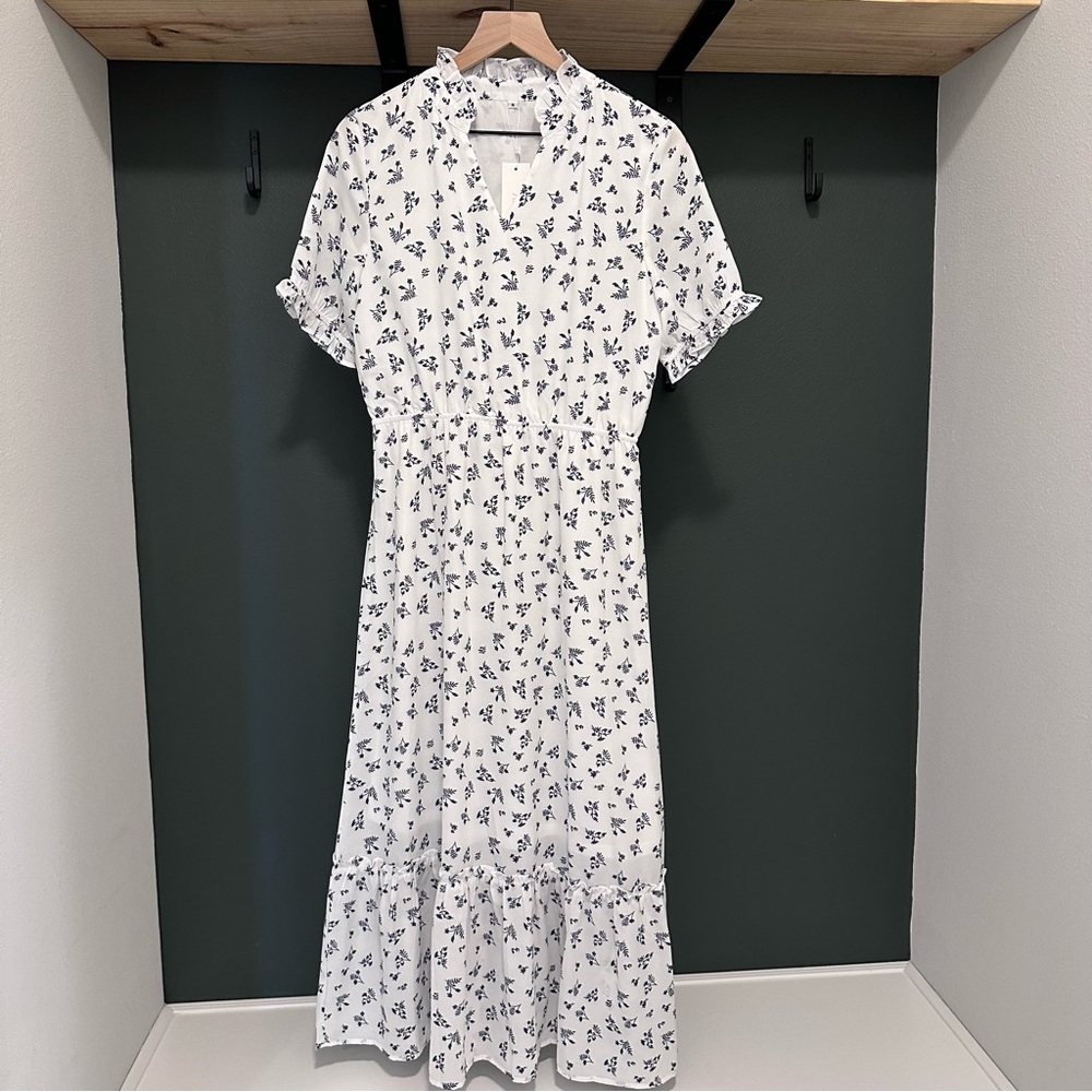 NWT Petallush White/Navy Floral Dress